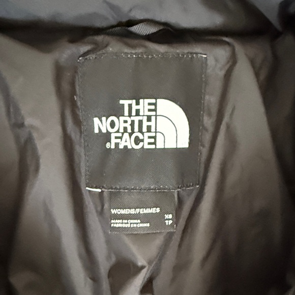 The North Face Women's Black Puffer Jacket with Faux Fur Trim Detachable Hood - Picture 2 of 3